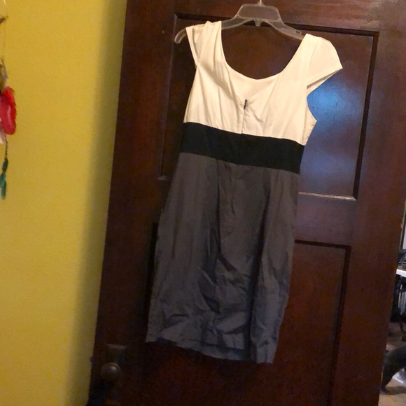 Dress - Picture 4 of 5